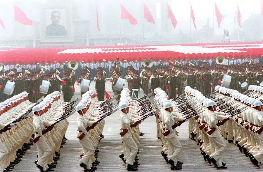中國閱兵史上的霸氣瞬間，回顧1984年的閱兵盛況，中國閱兵史上的霸氣瞬間，回顧1984年閱兵盛況的震撼瞬間