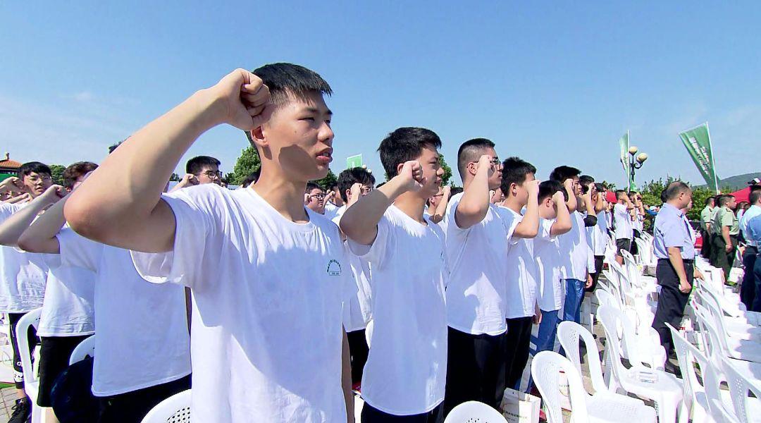 兵役登記證上大學(xué)一定要嗎？詳解兵役登記與大學(xué)入學(xué)要求，關(guān)于兵役登記證與大學(xué)入學(xué)要求的詳解，是否上大學(xué)必須持有兵役登記證？