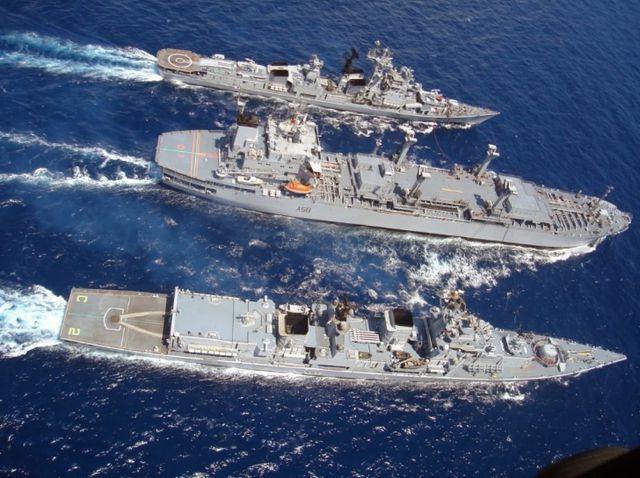 中國第三艘航空母艦下水，揭示強(qiáng)大國防新里程碑，中國第三艘航空母艦下水，國防實(shí)力再上新臺(tái)階