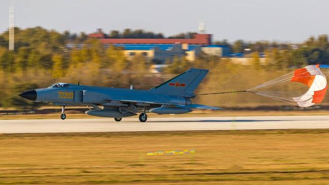 關(guān)于2022年殲-7還有多少架的探討，探討，殲-7戰(zhàn)機(jī)在2022年的數(shù)量概況