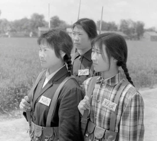 中國女兵老照片，歷史中的巾幗英雄形象展現(xiàn)，中國女兵老照片，歷史巾幗英雄形象展