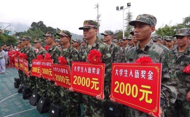 大學(xué)生如何參軍，一條充滿榮耀與成長的道路，大學(xué)生參軍之路，榮耀與成長的交織