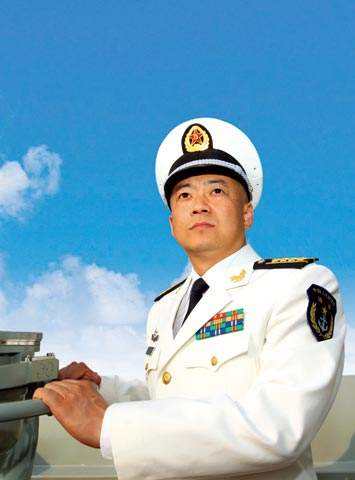 遼寧艦現(xiàn)任艦長(zhǎng)——中國(guó)海軍力量的新標(biāo)桿，遼寧艦現(xiàn)任艦長(zhǎng)，中國(guó)海軍力量的新典范