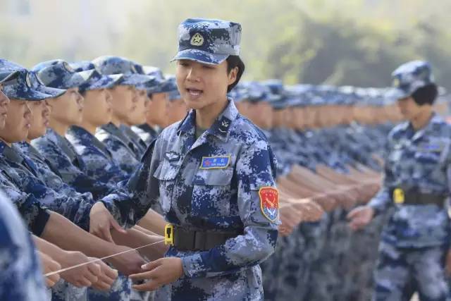 大學(xué)生女兵容易被錄取嗎？解析影響因素與機(jī)會(huì)平等，女大學(xué)生兵錄取機(jī)會(huì)解析，影響因素與平等權(quán)益探討