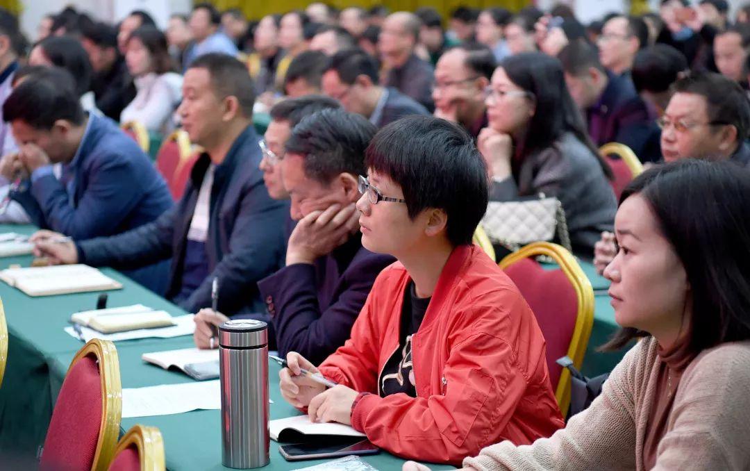 新聞報刊最新一期，深度解讀熱點事件，掌握最新資訊動向，新聞熱點深度解讀，掌握最新資訊動向