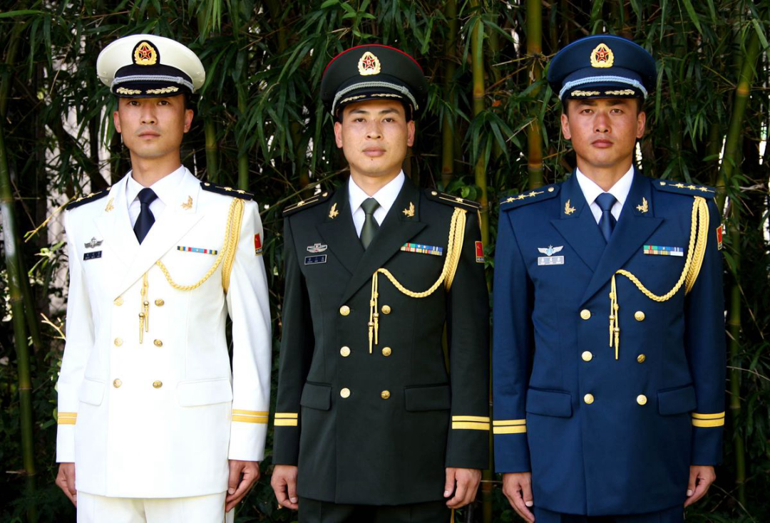 中國人民解放軍軍裝的演變與意義，中國人民解放軍軍裝演變及其意義探究
