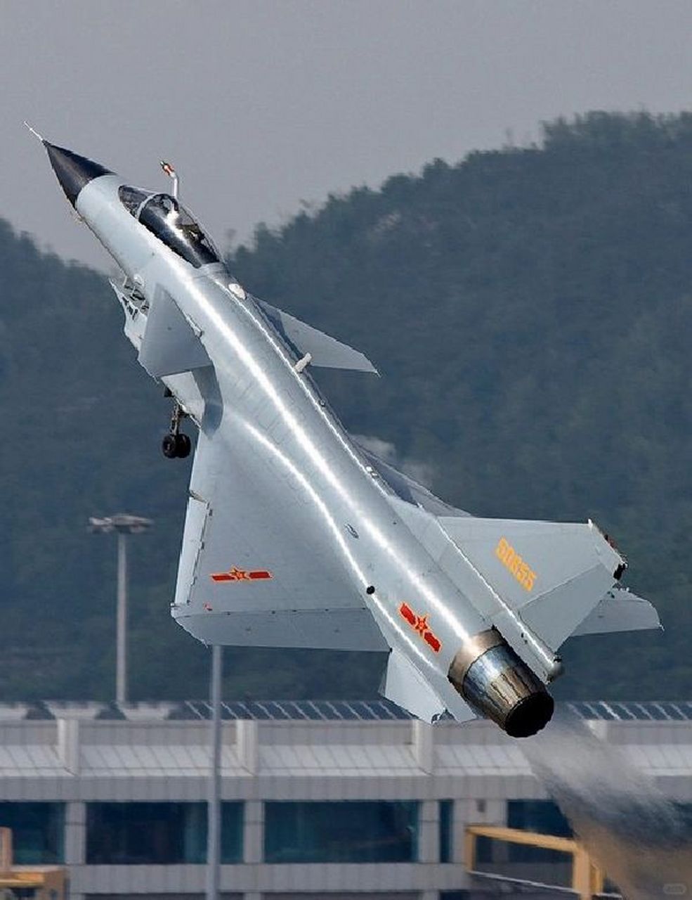 殲-10戰(zhàn)斗機(jī)是幾代機(jī)？全面解析中國(guó)空軍的主力戰(zhàn)機(jī)，中國(guó)空軍主力戰(zhàn)機(jī)殲-10戰(zhàn)斗機(jī)的全面解析，幾代機(jī)？