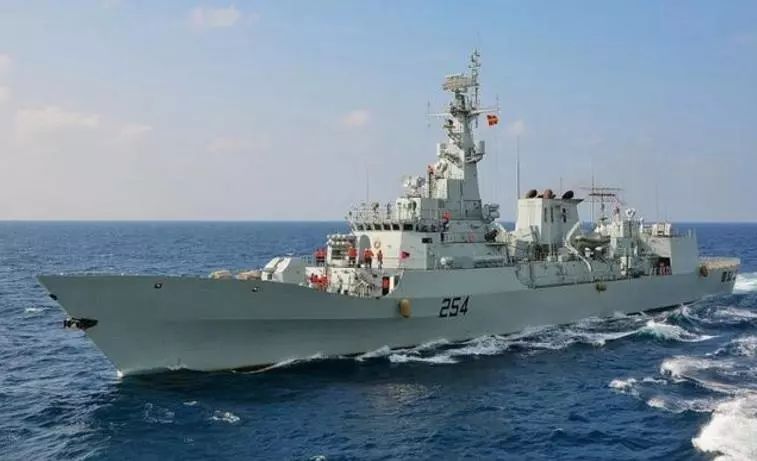 中國(guó)目前最先進(jìn)的軍艦，展現(xiàn)強(qiáng)大的國(guó)防實(shí)力，中國(guó)最尖端軍艦彰顯國(guó)防實(shí)力