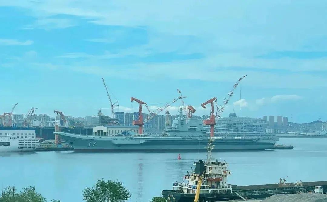 揭秘中國海軍新利器，004航母，揭秘中國海軍新利器，004航母震撼登場