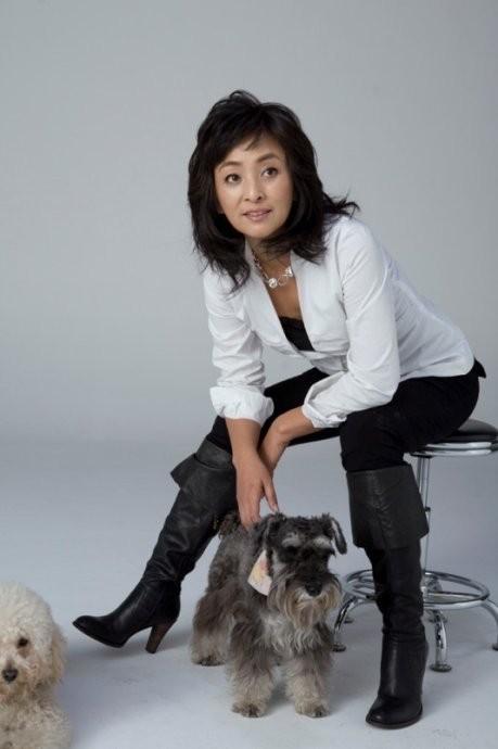 演員李勤勤的個(gè)人資料與圖片，李勤勤個(gè)人資料及圖片簡介