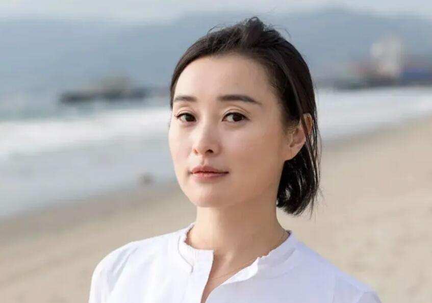 吳越丈夫揭秘，究竟是誰(shuí)與這位才子才女共度人生？，吳越才子背后的情感揭秘，誰(shuí)與這位才子才女共度人生？