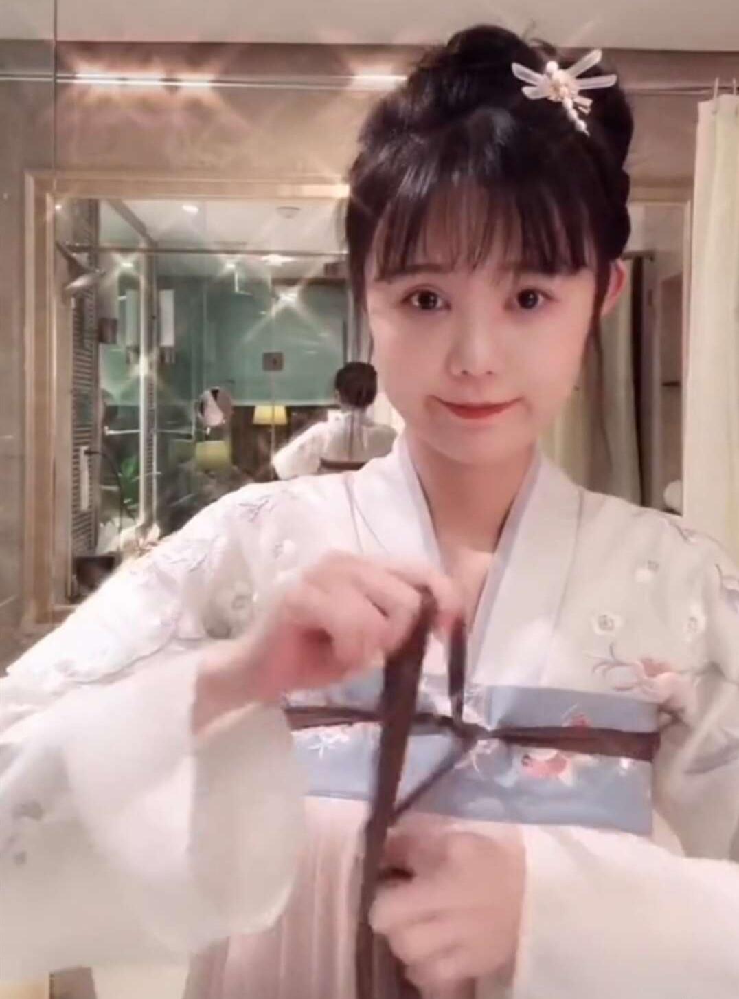 胸口正中間隱痛，不可忽視的警示信號，胸口正中間隱痛，不容忽視的警示信號