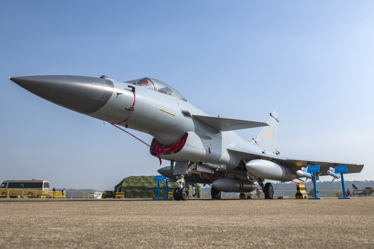 殲-10B戰(zhàn)斗機(jī)，空中力量的卓越代表，殲-10B戰(zhàn)斗機(jī)，空中力量的杰出代表