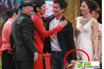 明星出丑事件，深度解析背后的原因與影響，明星出丑事件背后的原因與影響深度解析