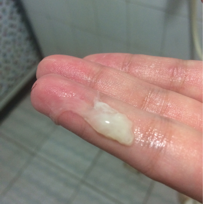 陰部流出來(lái)的液體是什么？全面解析女性分泌物，女性陰部流出液體的全面解析，了解女性分泌物成分與特性