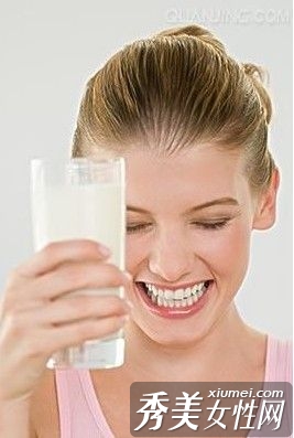 如何用牛奶洗臉美白，揭示美白秘密與正確方法，牛奶洗臉美白法，揭秘美白秘密與正確步驟