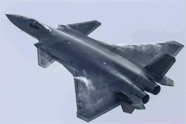 殲-20與F-22空中霸主之爭(zhēng)，性能對(duì)比與未來(lái)展望，殲-20與F-22空中霸主之爭(zhēng)，性能對(duì)比及未來(lái)展望